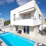 4 Laura By Interhome Apartman