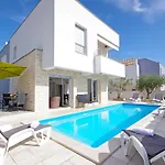 Apartamento 4 Laura By Interhome