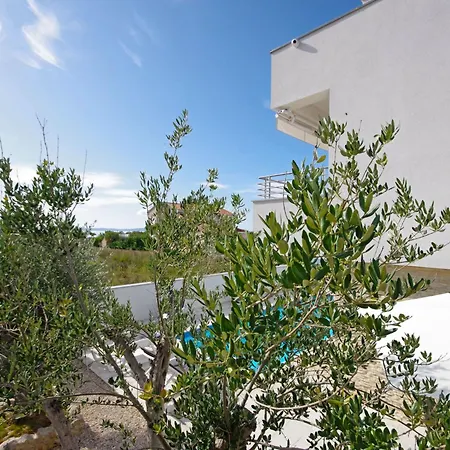 4 Laura By Interhome Daire