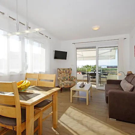 4 Laura By Interhome Apartman Privlaka