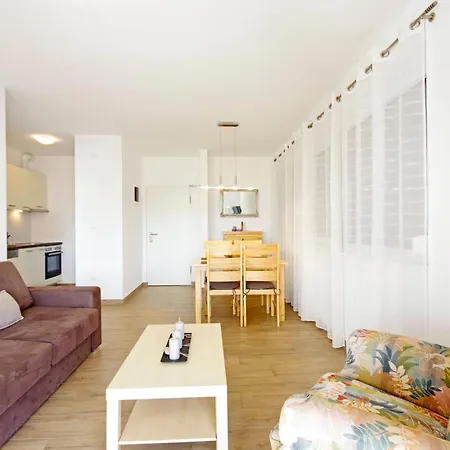 4 Laura By Interhome Privlaka